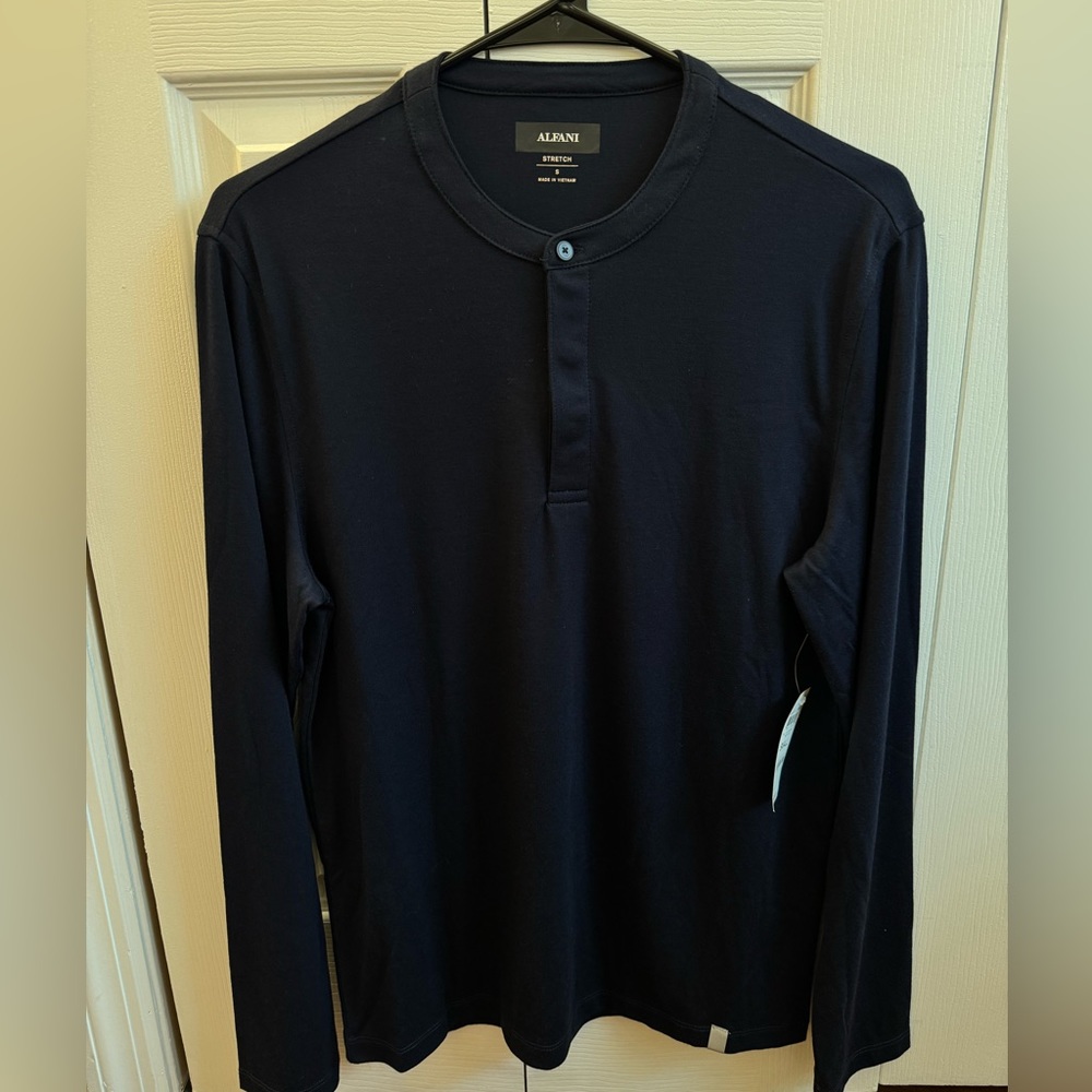 BRAND NEW men’s Small Alfani long sleeve Shirt